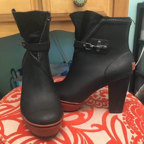 Sorel Shoes - EUC RARE Sorel Medina waterproof rain boots